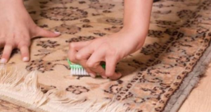 چگونه فرش کرم رنگ را تمیز کنیم
